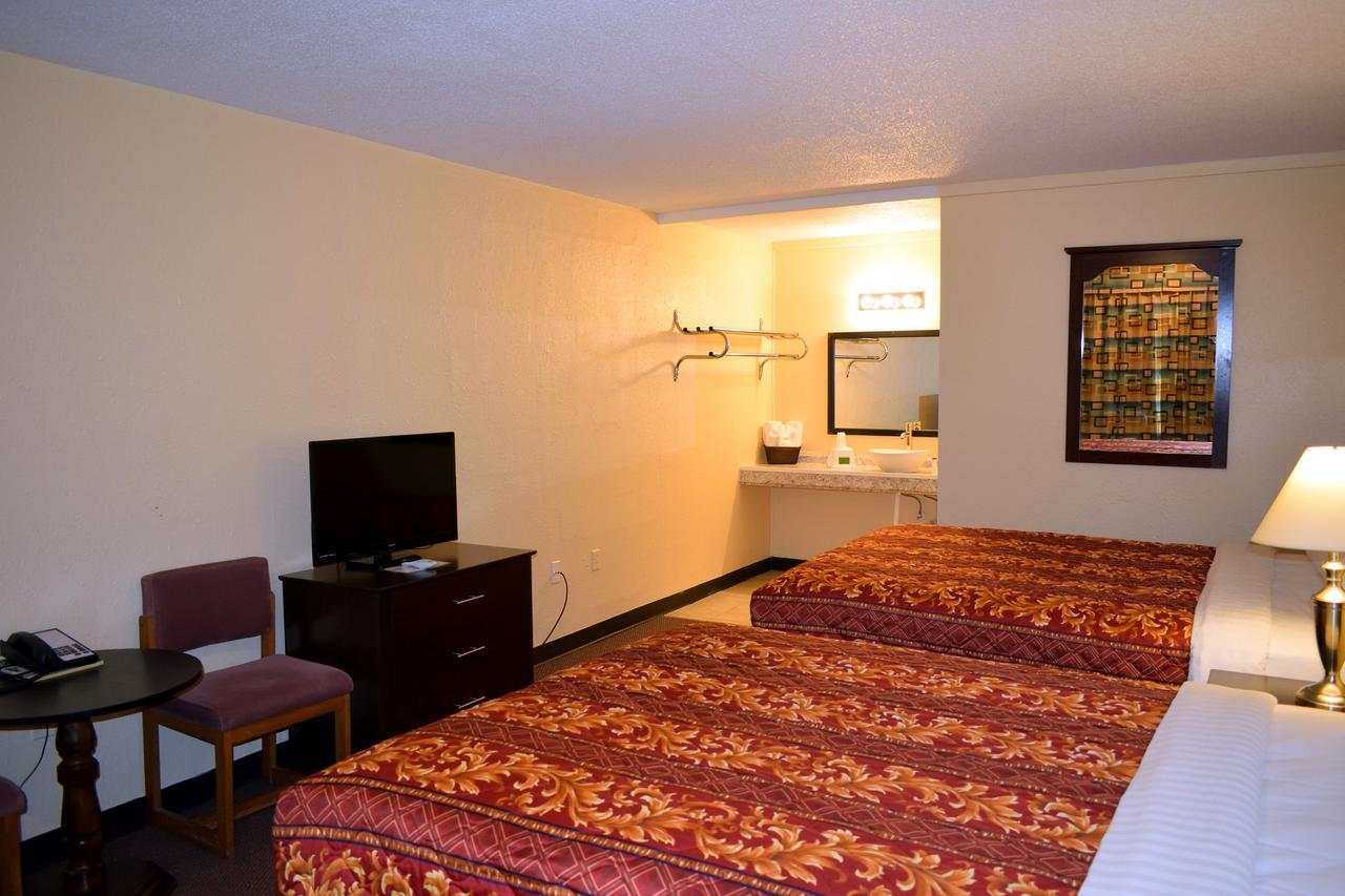 Red Carpet Inn Battleboro Exterior photo