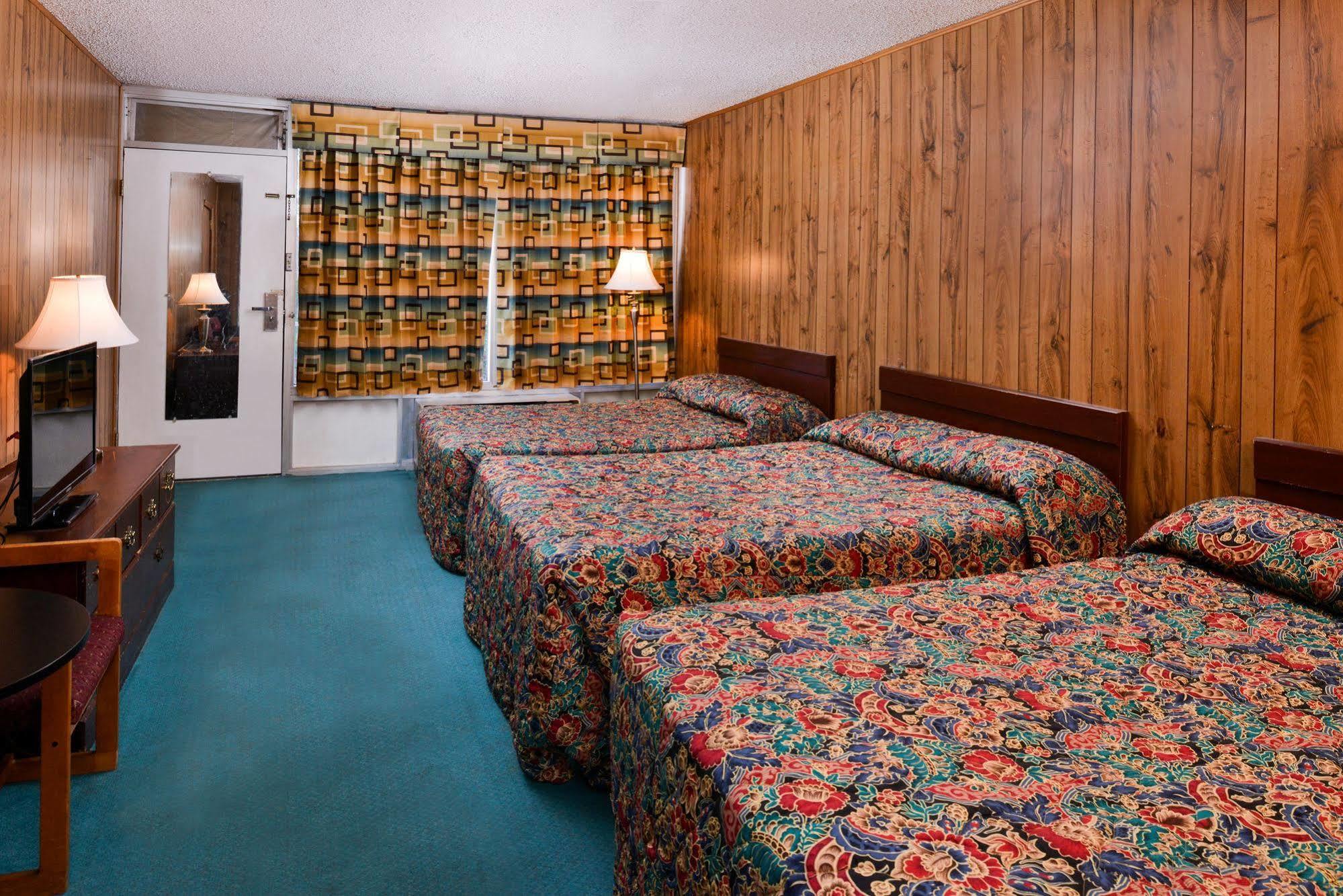 Red Carpet Inn Battleboro Exterior photo