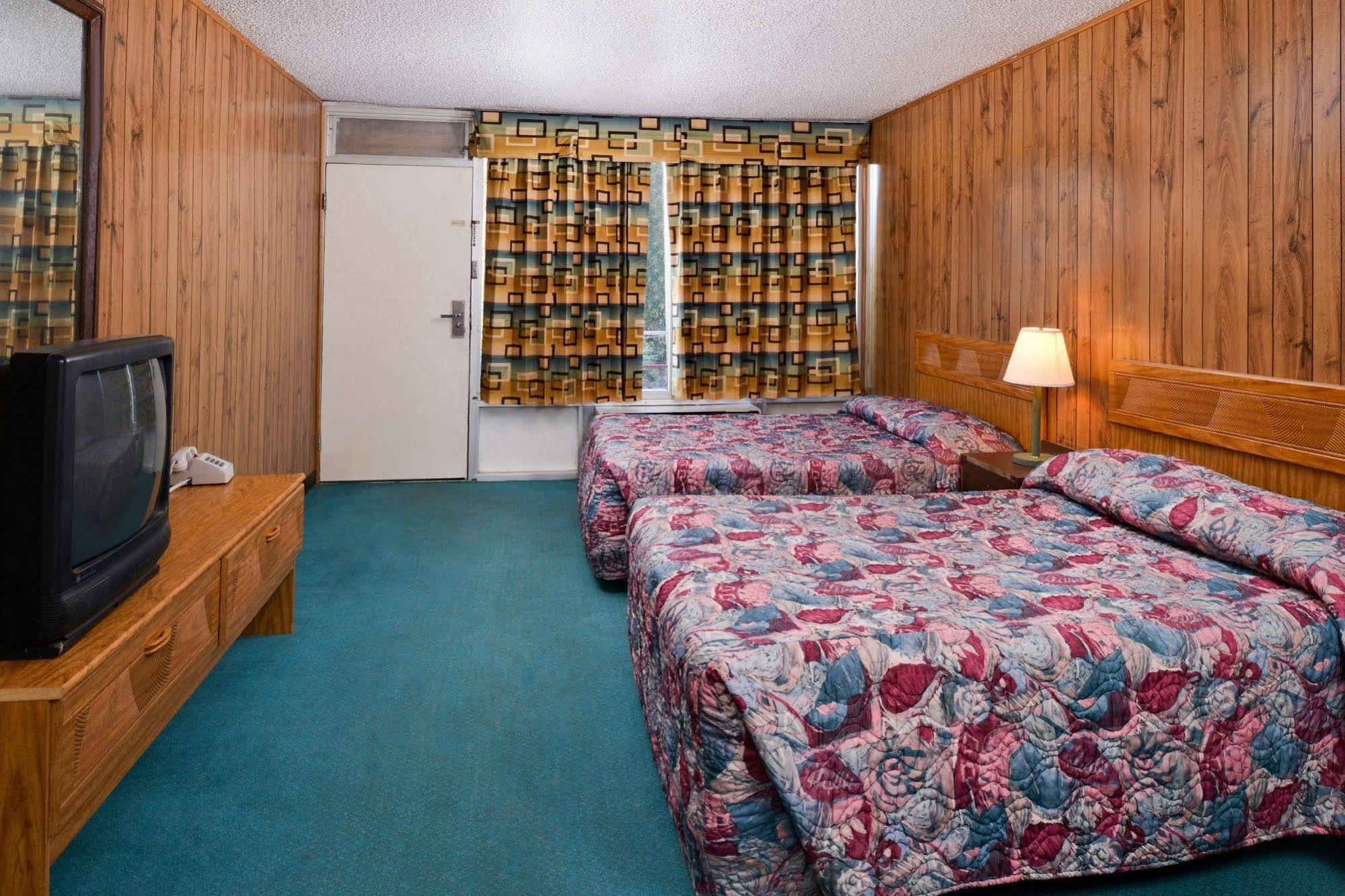 Red Carpet Inn Battleboro Exterior photo