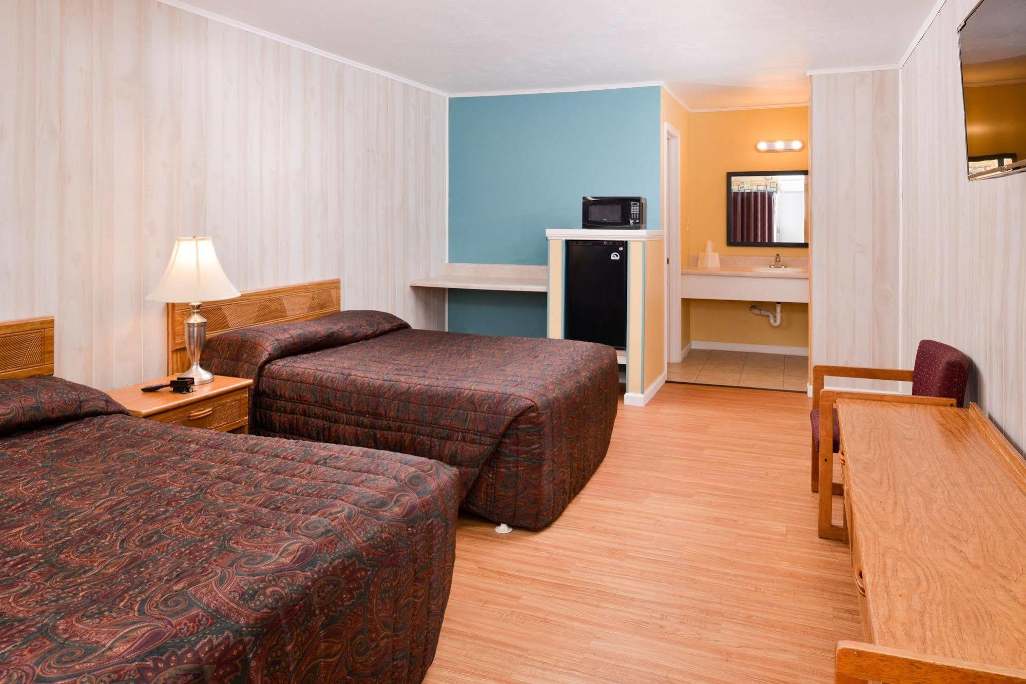 Red Carpet Inn Battleboro Exterior photo