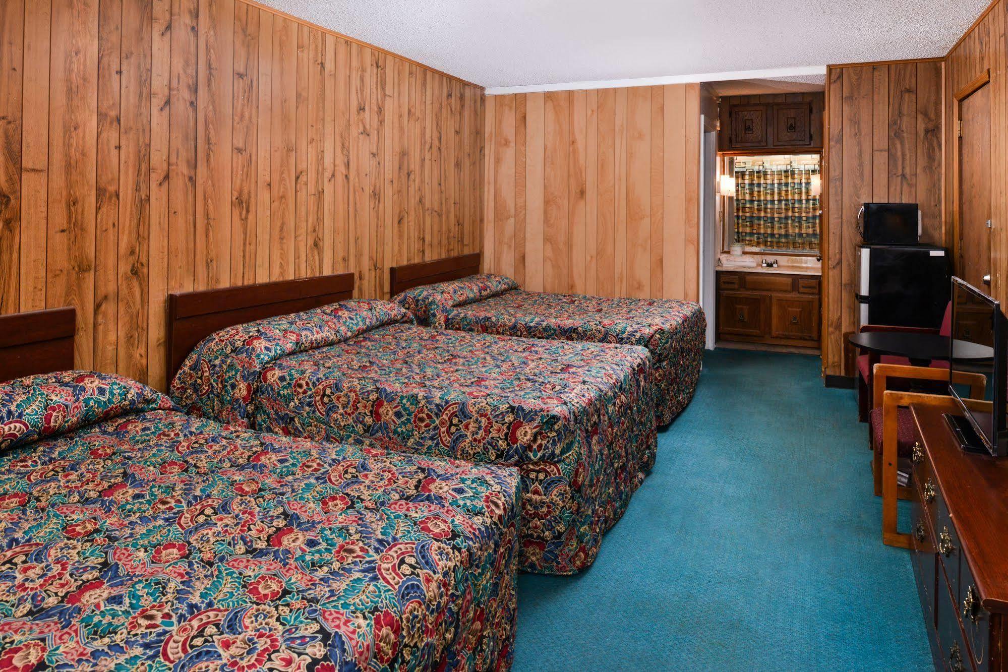 Red Carpet Inn Battleboro Exterior photo